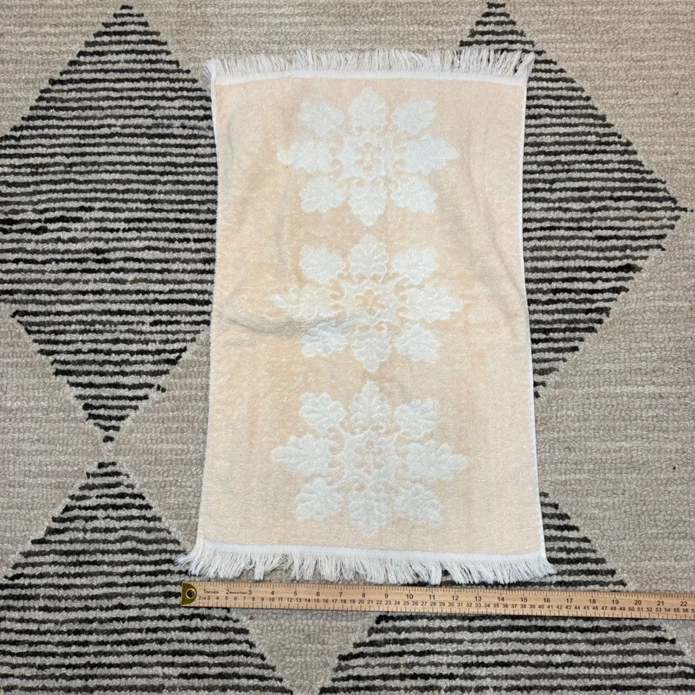 Cannon Royal Family Cotton Hand Towel Fringe Neutral Floral Snowflake Pristine‎